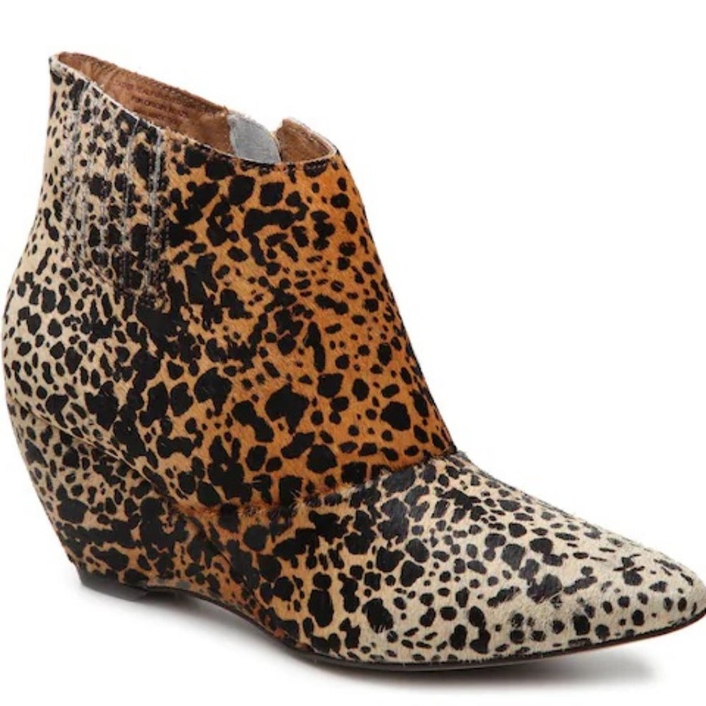 MATISSE NUGENT WEDGE BOOTIE - Leopard Print Size 9